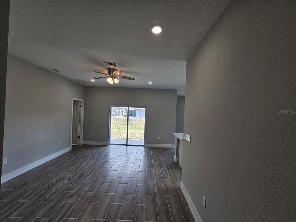 For Sale: $324,900 (3 beds, 2 baths, 1550 Square Feet)