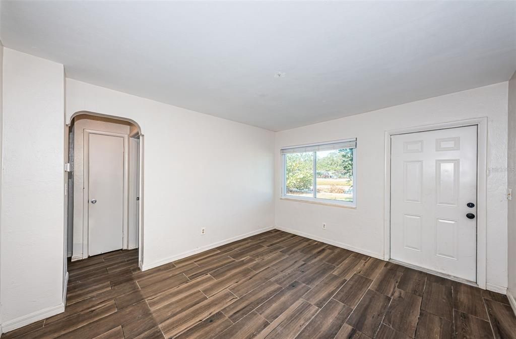 For Sale: $310,000 (2 beds, 1 baths, 1145 Square Feet)