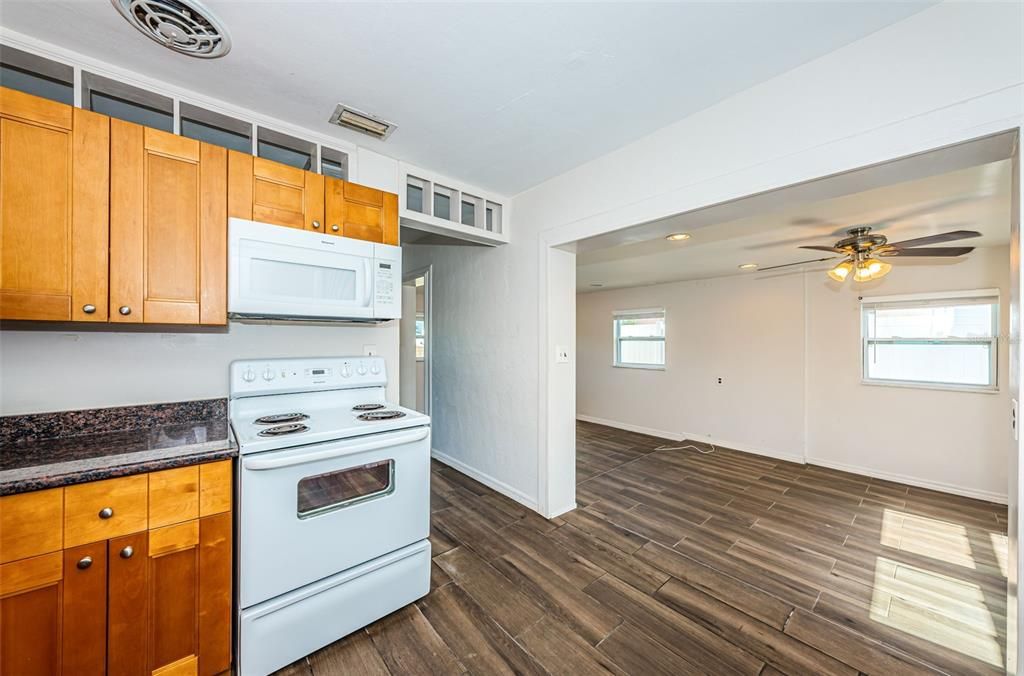 For Sale: $310,000 (2 beds, 1 baths, 1145 Square Feet)