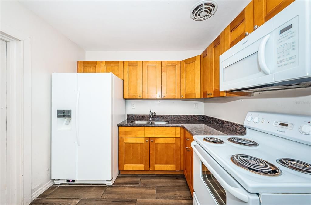 For Sale: $310,000 (2 beds, 1 baths, 1145 Square Feet)