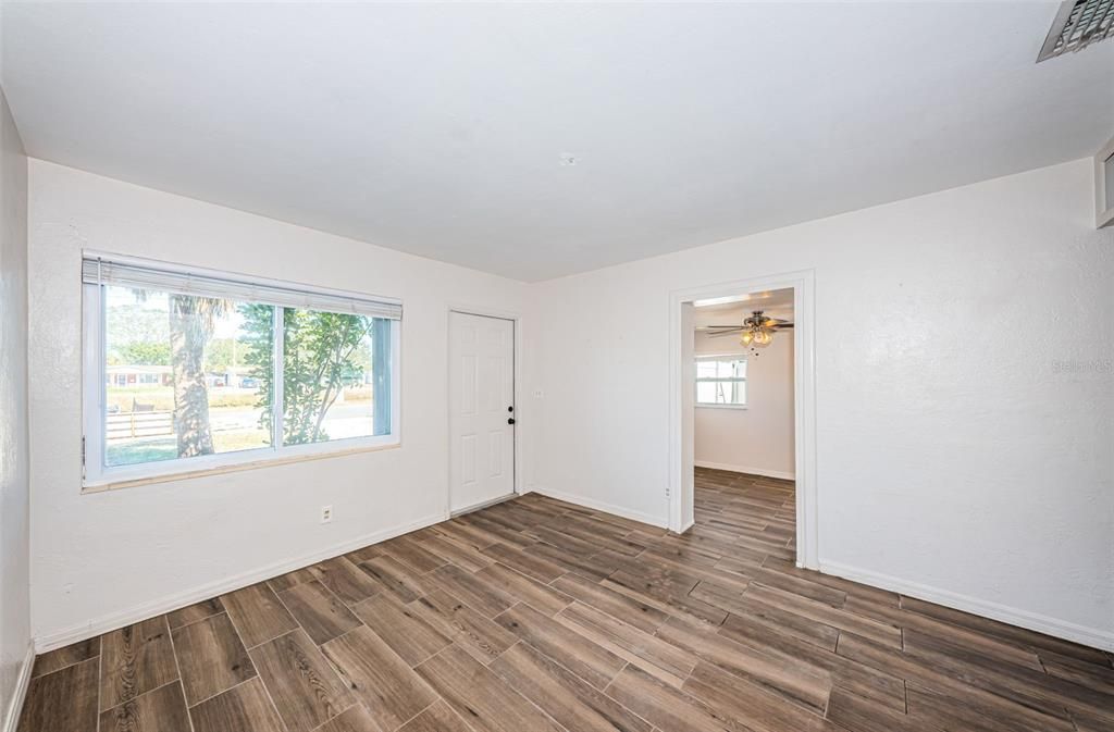 For Sale: $310,000 (2 beds, 1 baths, 1145 Square Feet)