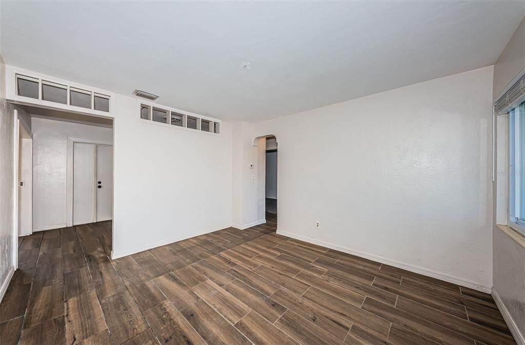 For Sale: $310,000 (2 beds, 1 baths, 1145 Square Feet)