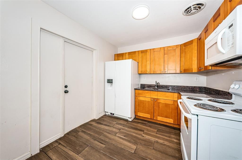 For Sale: $310,000 (2 beds, 1 baths, 1145 Square Feet)