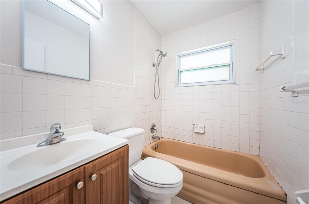 For Sale: $310,000 (2 beds, 1 baths, 1145 Square Feet)