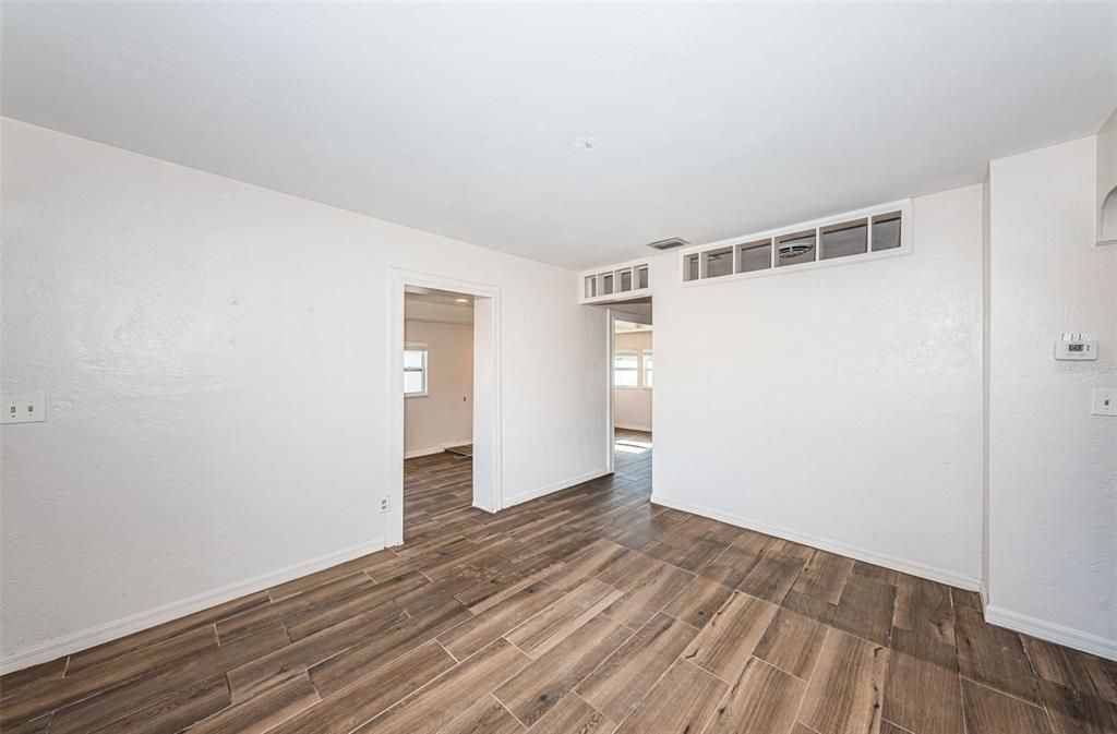 For Sale: $310,000 (2 beds, 1 baths, 1145 Square Feet)