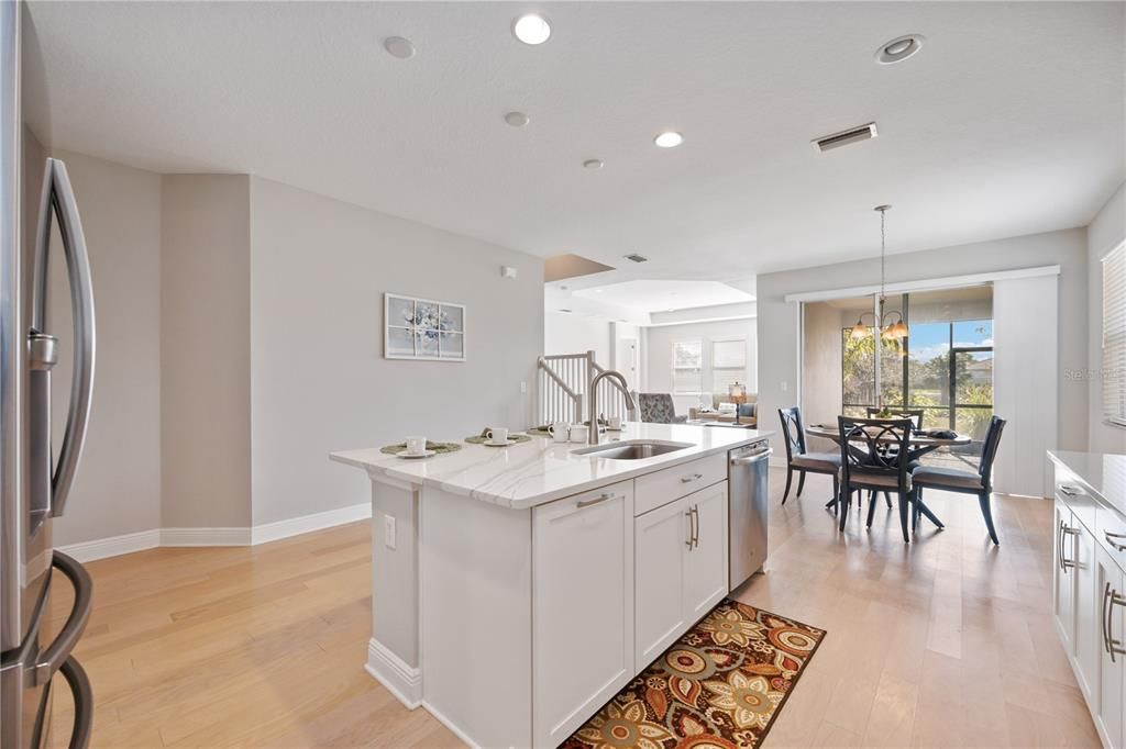 Overview of the kitchen, dining area and the lanai