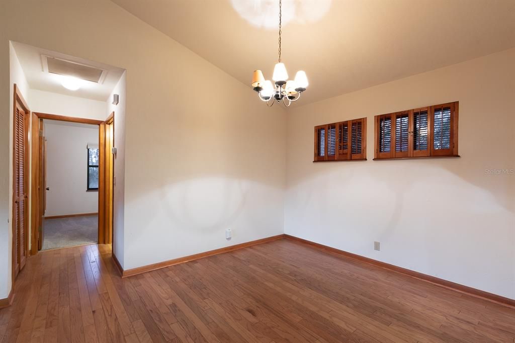 For Sale: $230,000 (2 beds, 2 baths, 1195 Square Feet)