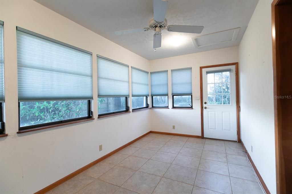 For Sale: $230,000 (2 beds, 2 baths, 1195 Square Feet)