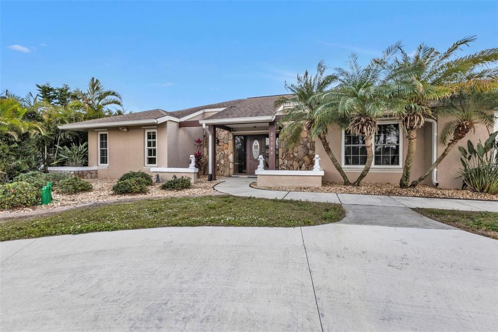 For Sale: $490,000 (3 beds, 2 baths, 1968 Square Feet)