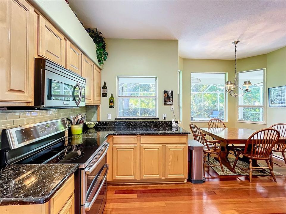 Spacious kitchen flowing into the eat-in dining area!