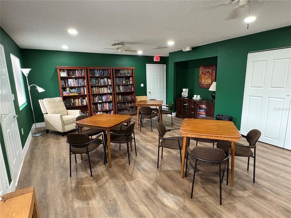 待售: $325,000 (2 贝兹, 2 浴室, 1558 平方英尺)