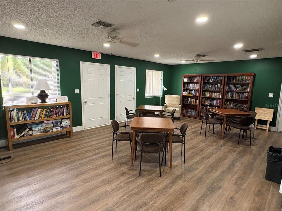 待售: $325,000 (2 贝兹, 2 浴室, 1558 平方英尺)