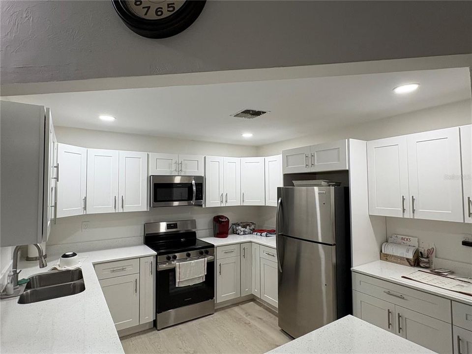 待售: $325,000 (2 贝兹, 2 浴室, 1558 平方英尺)