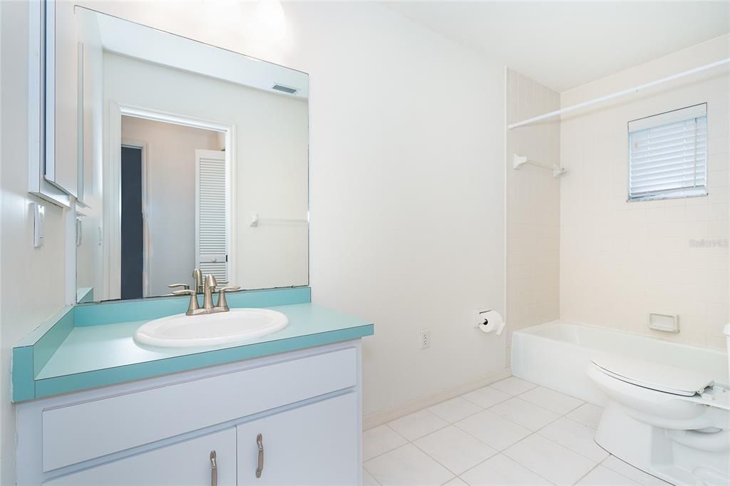 For Sale: $325,000 (2 beds, 2 baths, 1718 Square Feet)