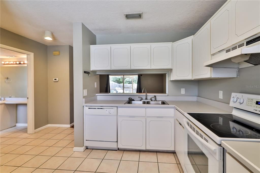 For Sale: $219,000 (2 beds, 2 baths, 1244 Square Feet)