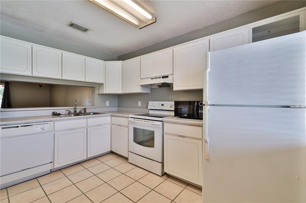 For Sale: $219,000 (2 beds, 2 baths, 1244 Square Feet)