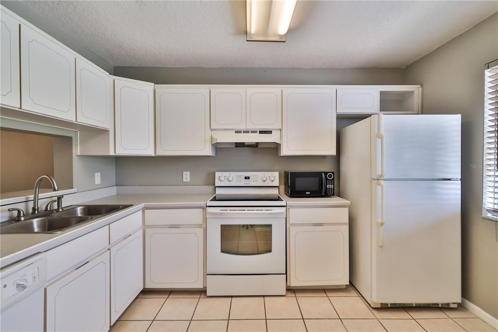 For Sale: $219,000 (2 beds, 2 baths, 1244 Square Feet)