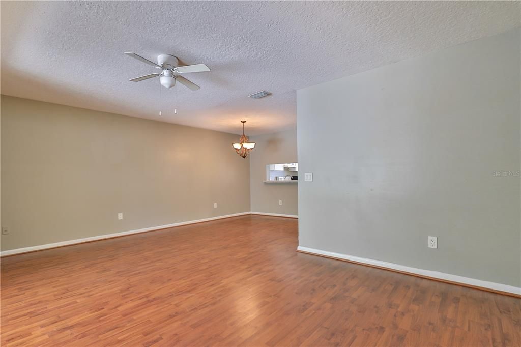 For Sale: $219,000 (2 beds, 2 baths, 1244 Square Feet)