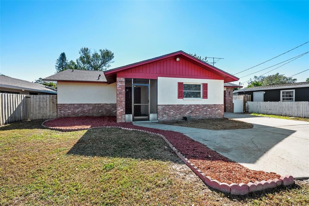 For Sale: $439,000 (3 beds, 2 baths, 1296 Square Feet)