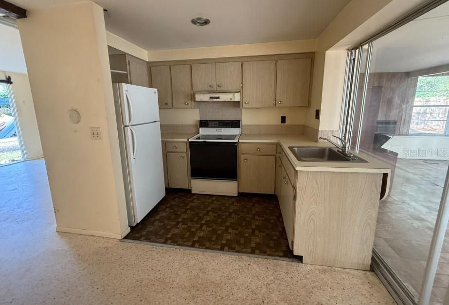 For Sale: $199,990 (2 beds, 1 baths, 1153 Square Feet)