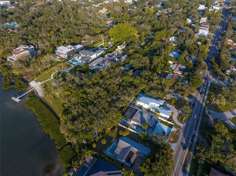 En Venta: $9,800,000 (2.10 acres)