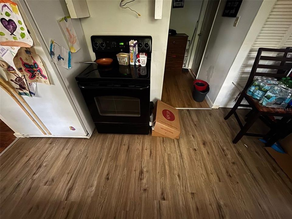 For Sale: $179,000 (2 beds, 1 baths, 982 Square Feet)