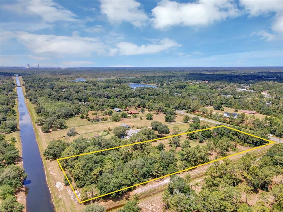 На продажу: $449,000 (4.58 acres)