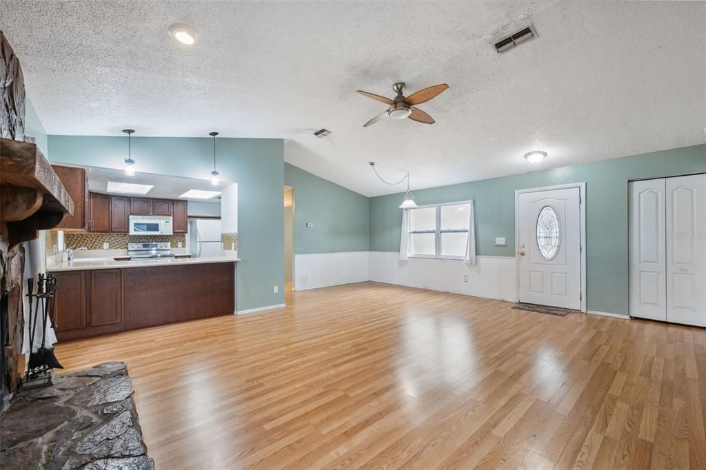 Living Room/Dining Area