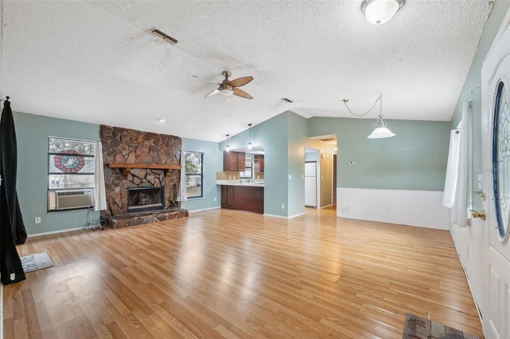 Living Room/Dining Area