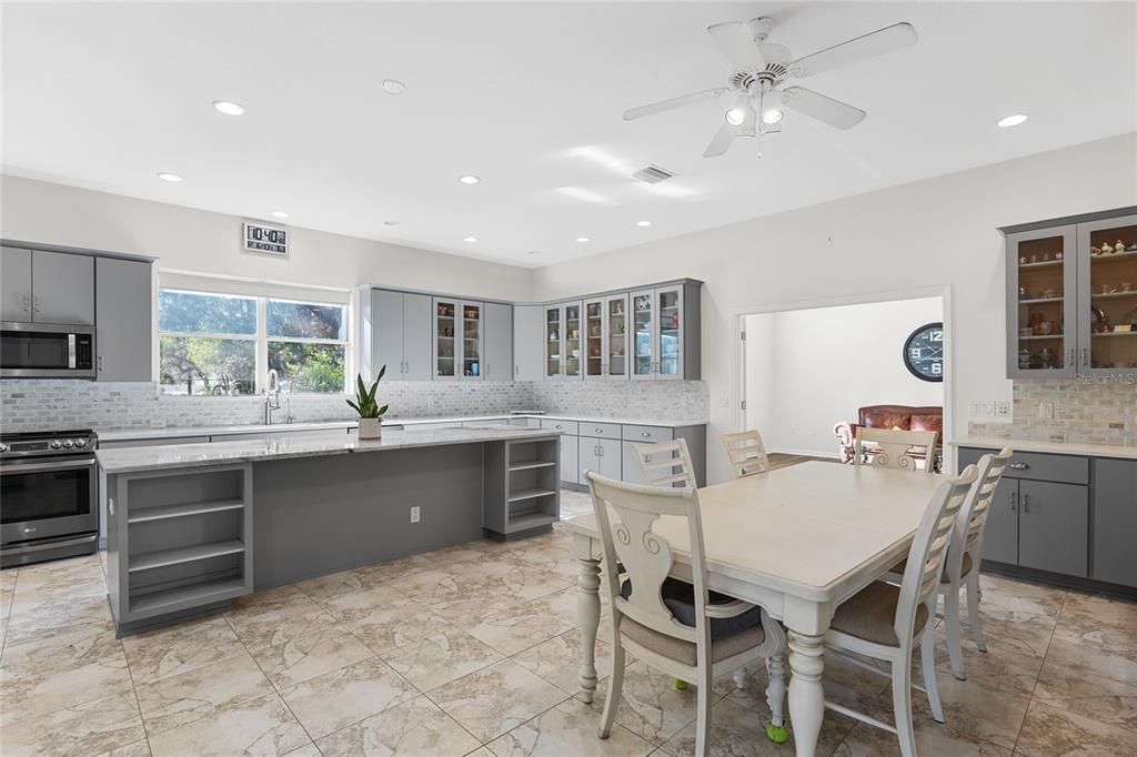 Kitchen / Dining Area