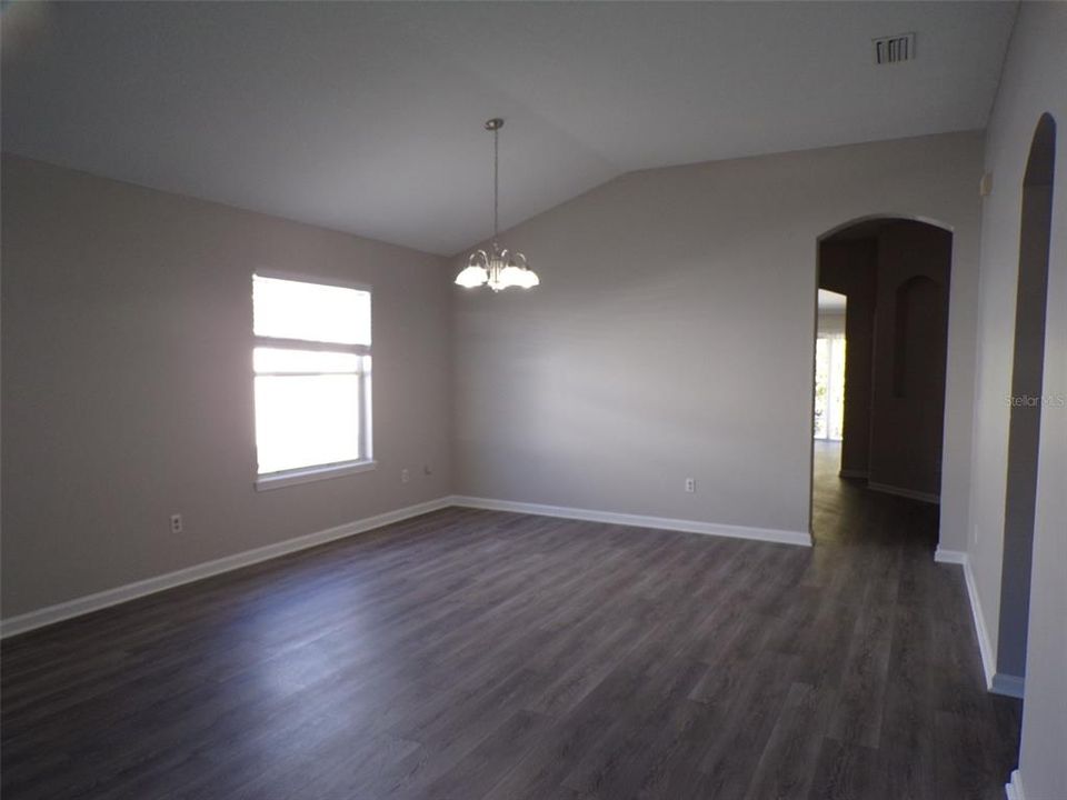 For Rent: $1,850 (4 beds, 2 baths, 1780 Square Feet)