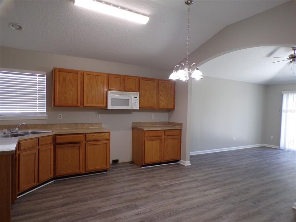 For Rent: $1,850 (4 beds, 2 baths, 1780 Square Feet)