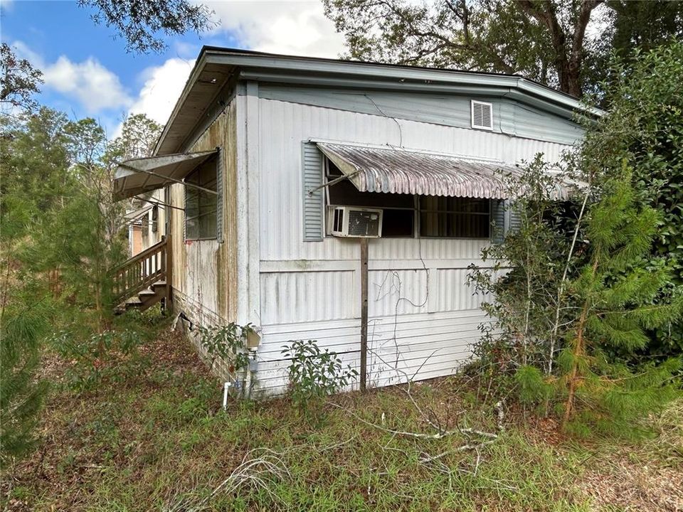 For Sale: $200,000 (3 beds, 2 baths, 1152 Square Feet)