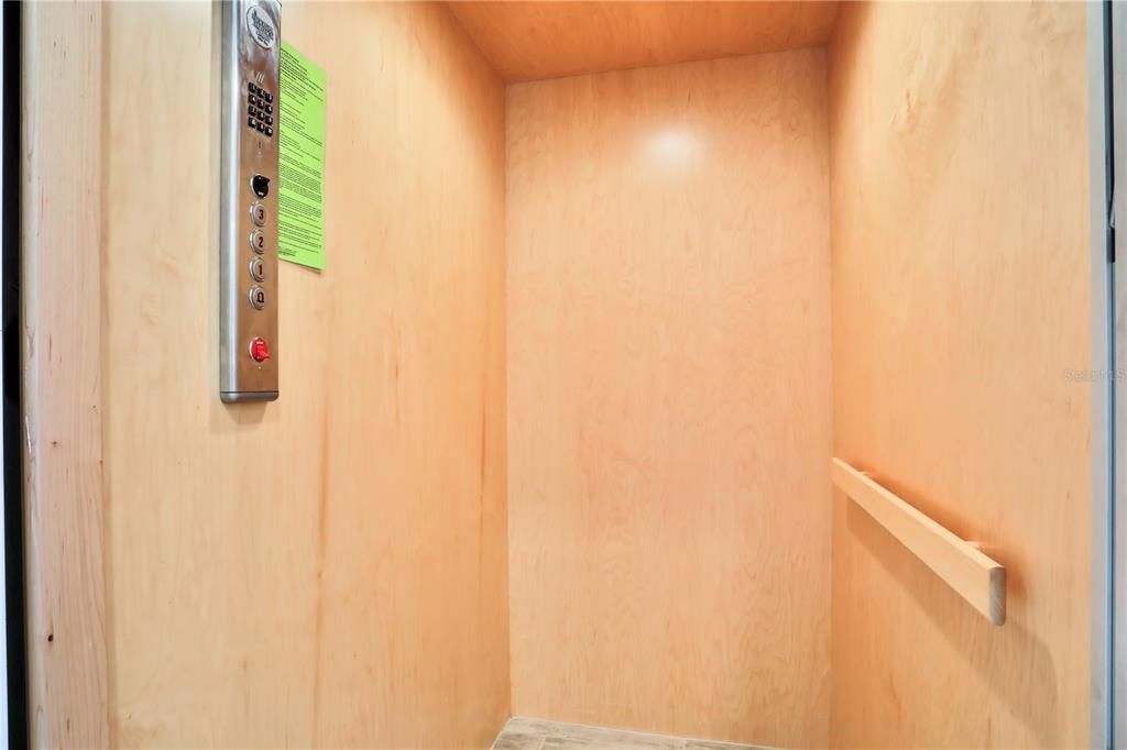 待售: $1,525,000 (8 贝兹, 8 浴室, 4335 平方英尺)