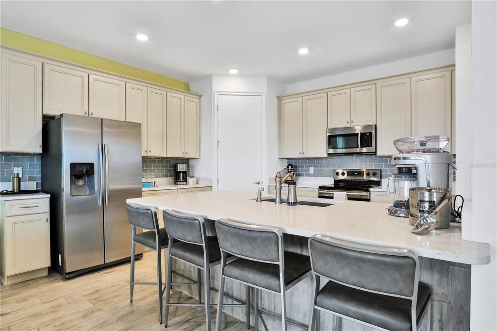 待售: $1,525,000 (8 贝兹, 8 浴室, 4335 平方英尺)