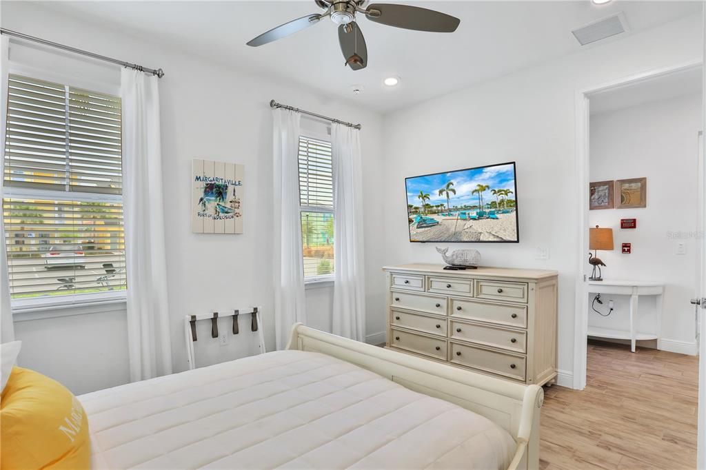 待售: $1,525,000 (8 贝兹, 8 浴室, 4335 平方英尺)