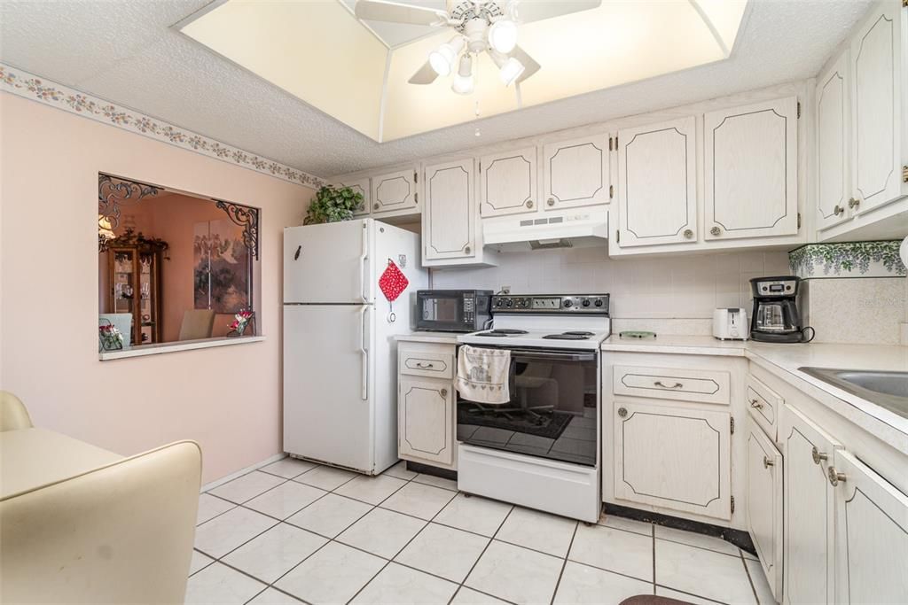 For Sale: $125,000 (2 beds, 2 baths, 1144 Square Feet)