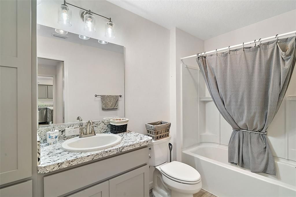 For Sale: $389,900 (3 beds, 2 baths, 1484 Square Feet)