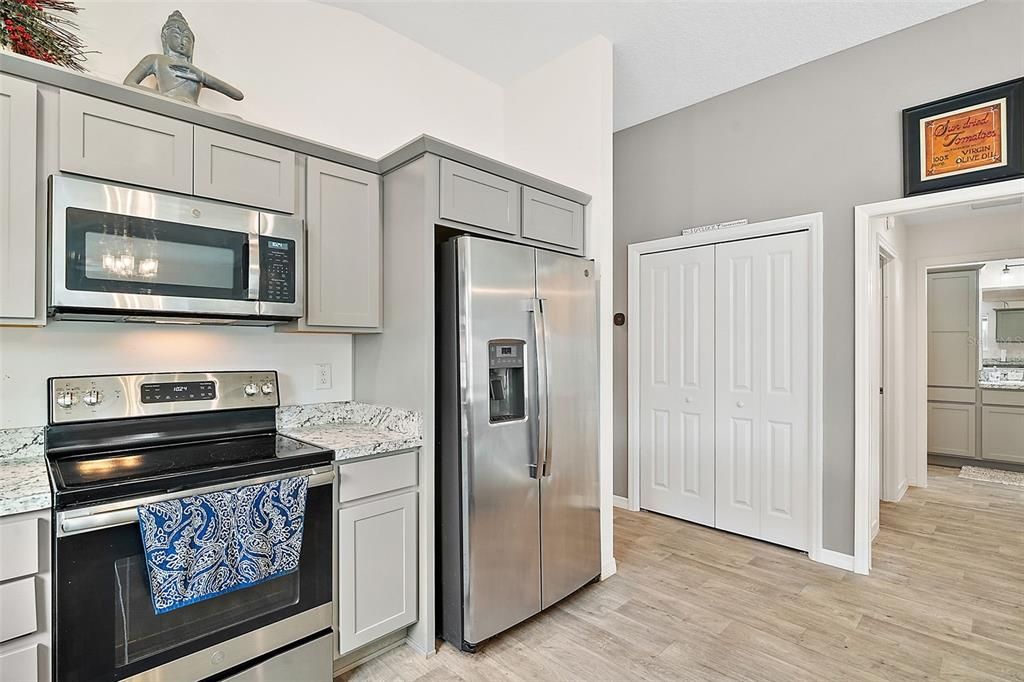 For Sale: $389,900 (3 beds, 2 baths, 1484 Square Feet)