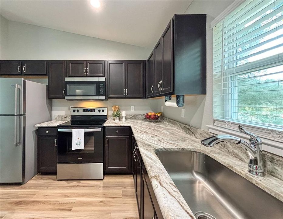 For Sale: $279,900 (3 beds, 2 baths, 1397 Square Feet)