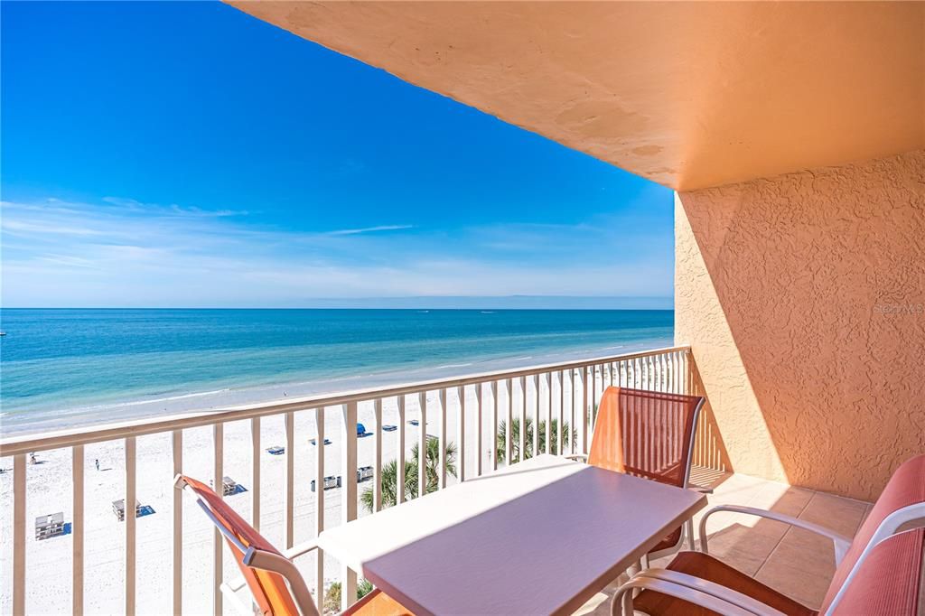 Huge balcony on directly on the Gulf of Mexico