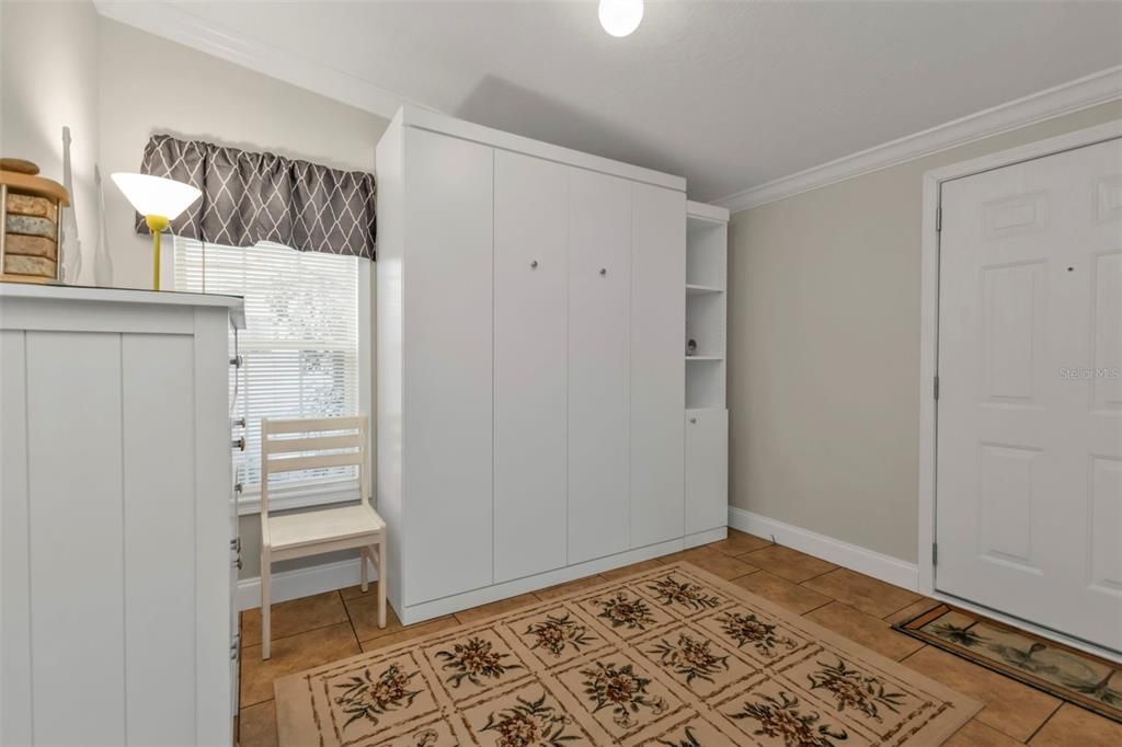 Guest (2nd) bedroom with Murphy bed and door to back lanai