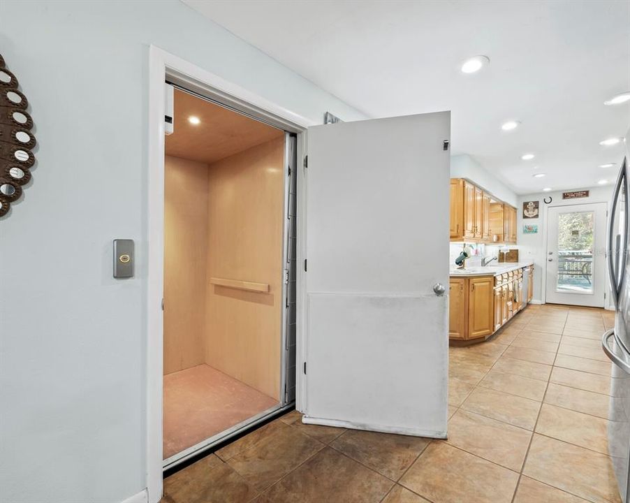 For Sale: $1,095,000 (2 beds, 2 baths, 1826 Square Feet)