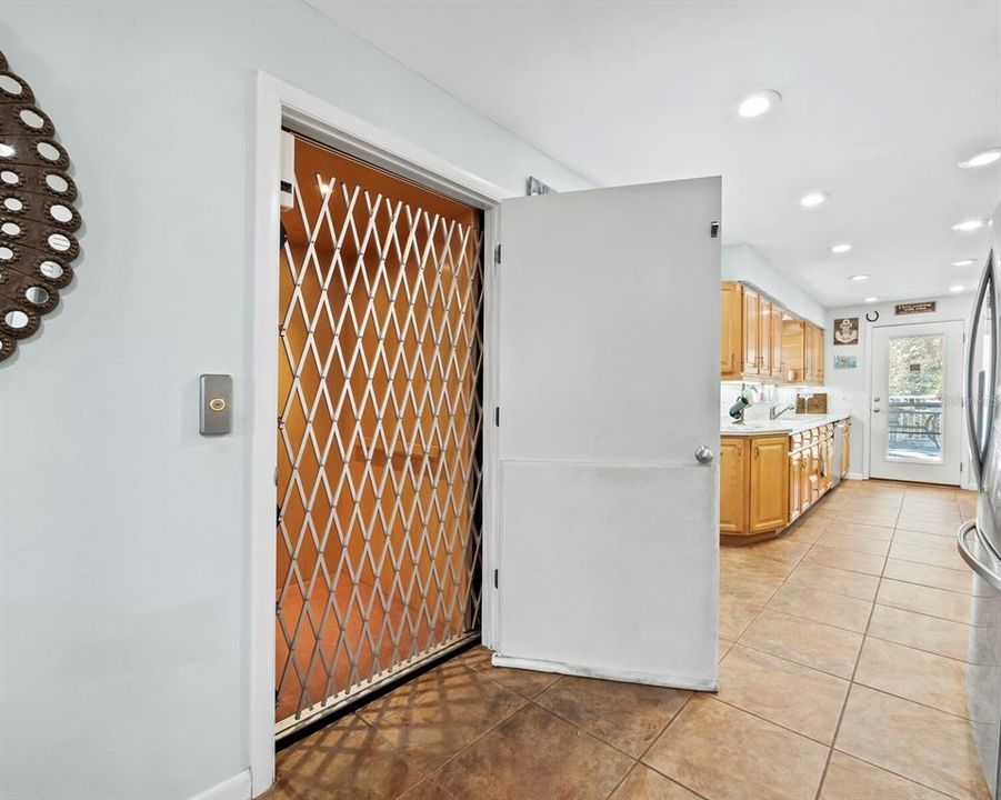 For Sale: $1,095,000 (2 beds, 2 baths, 1826 Square Feet)