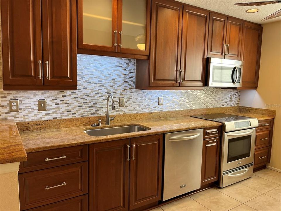 TOTAL UPDATED KITCHEN WITH GRANITE COUNTERTOPS AND GLASS BACKSPLASH