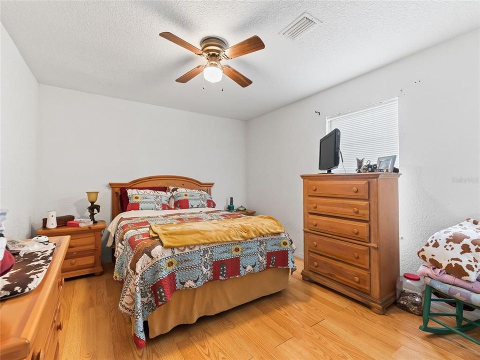 For Sale: $799,000 (2 beds, 2 baths, 1200 Square Feet)