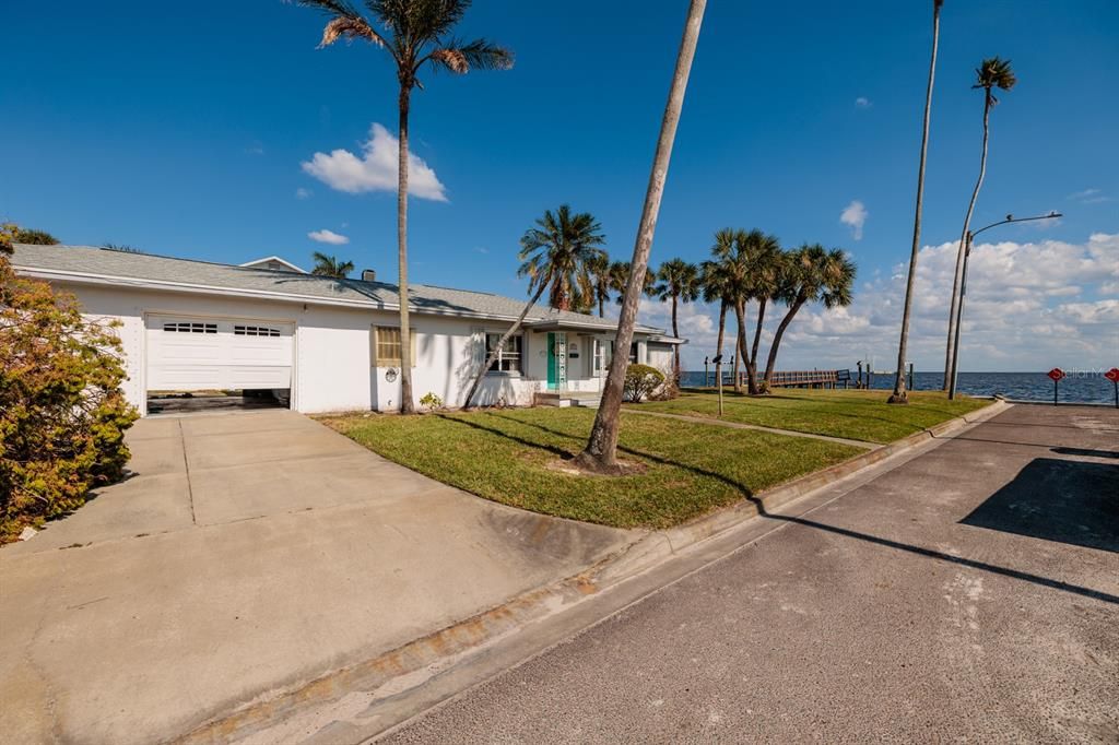 For Sale: $1,899,900 (3 beds, 3 baths, 1926 Square Feet)