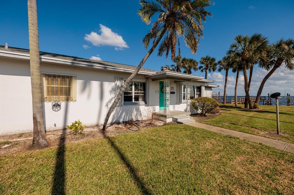 For Sale: $1,899,900 (3 beds, 3 baths, 1926 Square Feet)