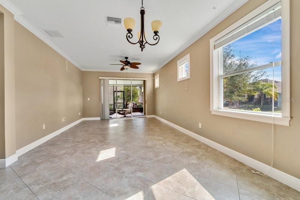 Living dining area to lanai