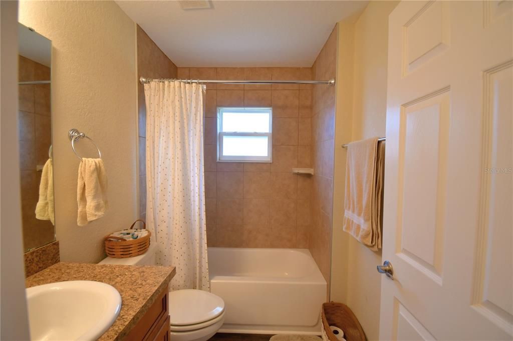 HALL BATH TUB & SHOWER COMBO